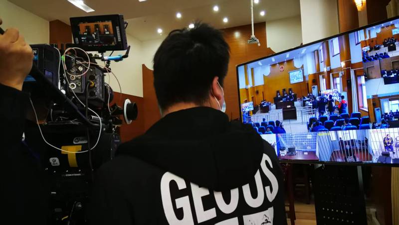 AI生成VS人工创意——驻马店广告片拍摄公司的技术浪漫主义实践